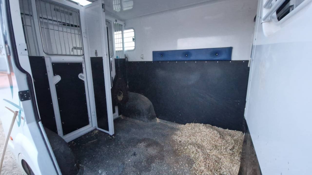 Camion barbot stalles 2021 5 places