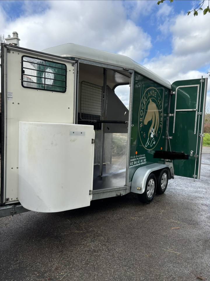 Van 2 places Fautras 