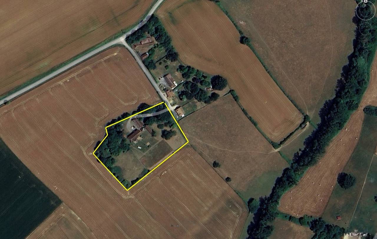 Fermette terrain 1 HA  &agrave; Sainte-Sabine-sur-Long&egrave;ve 72380