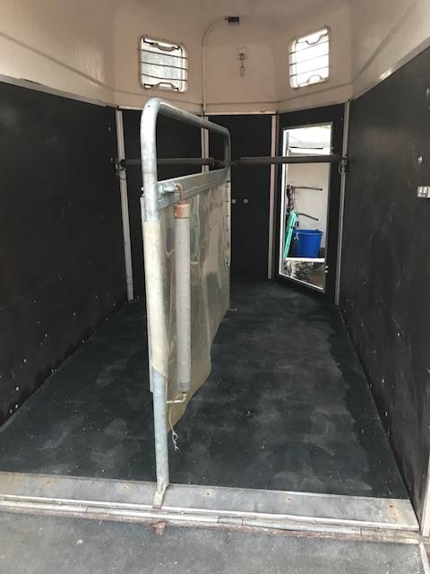 Van 2 chevaux &agrave; vendre