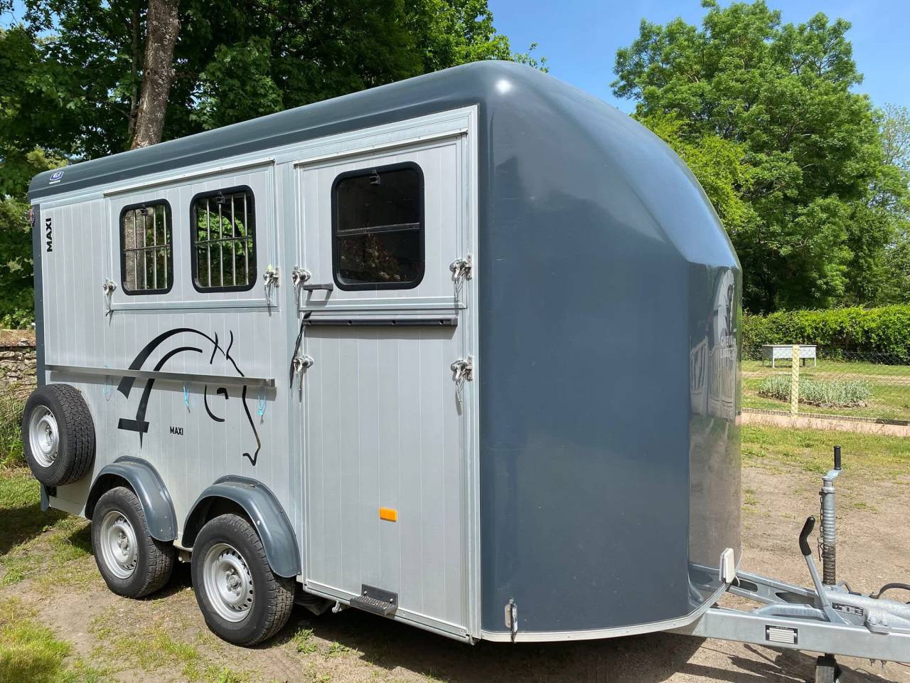 Van cheval libert&eacute; oblic 2 places + home car am&eacute;nag&eacute; 