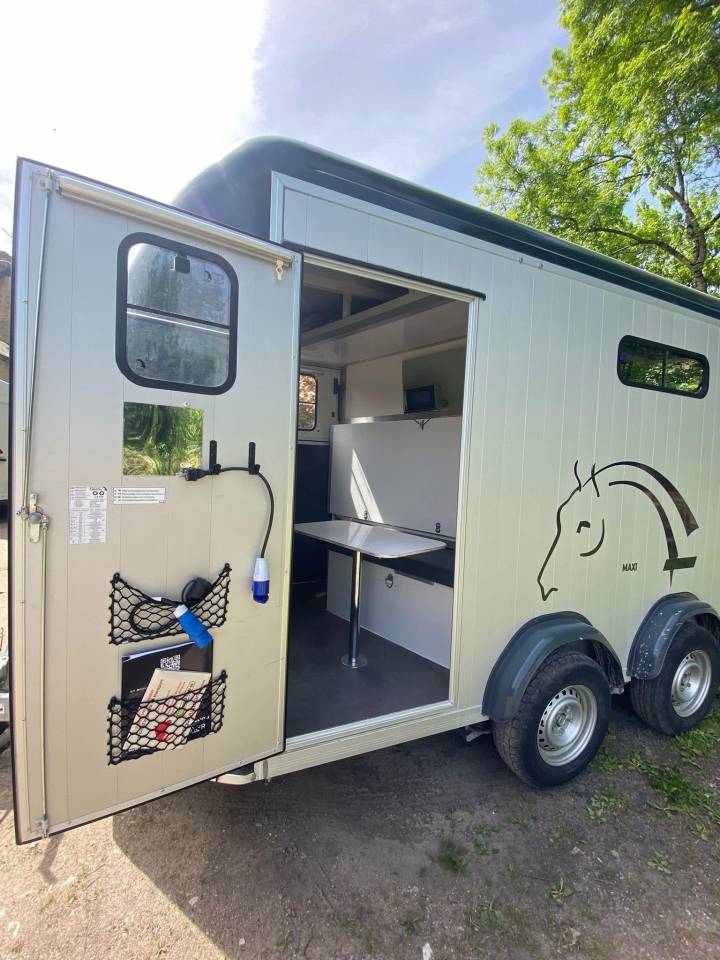 Van cheval libert&eacute; oblic 2 places + home car am&eacute;nag&eacute; 