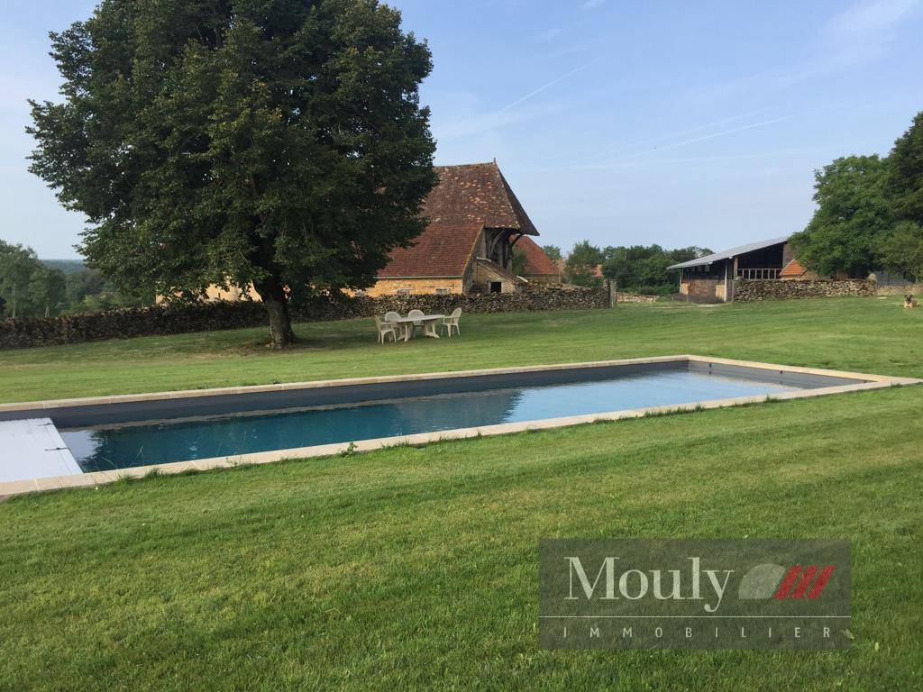 PROPRIETE EQUESTRE AVEC UNE BELLE MAISON CONTEMPORAINE 