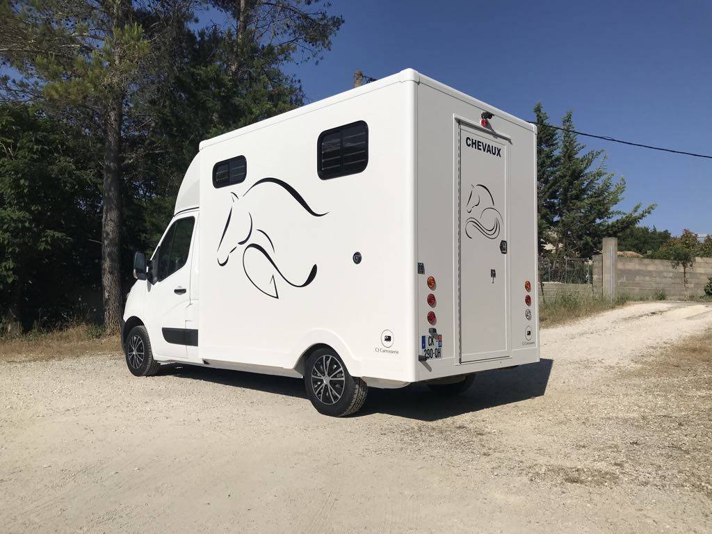 Camion chevaux renault master carrosserie neuve