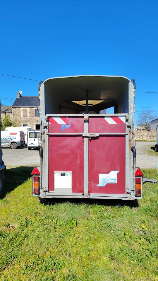 VAN 2 PLACES &ndash; MARQUE IFOR WILIAMS