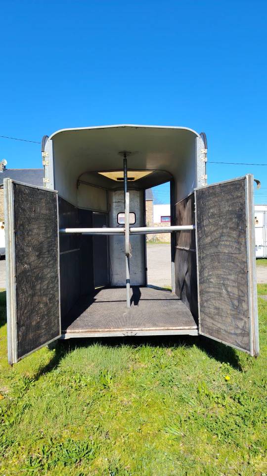 VAN 2 PLACES &ndash; MARQUE IFOR WILIAMS