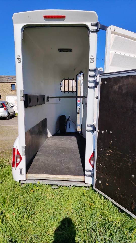 VAN 1 PLACE &ndash; MARQUE BARBOT