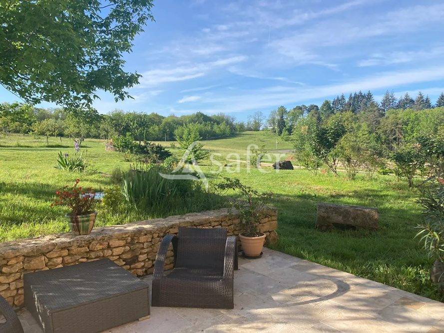 Tr&egrave;s belle propri&eacute;t&eacute; avec g&icirc;te, sur 54ha diversifi&eacute;s, avec