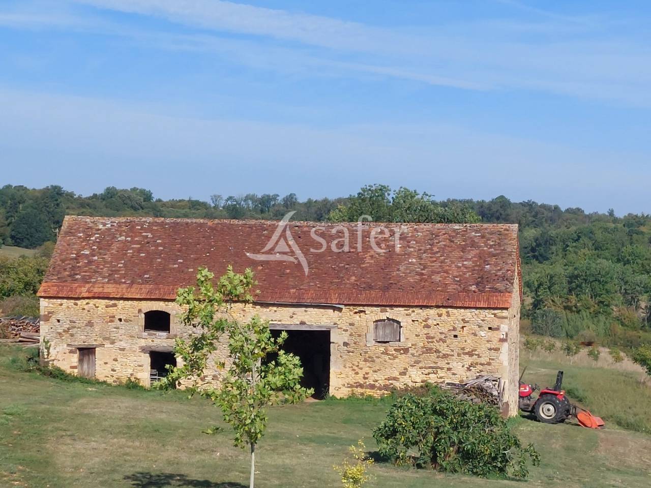 Tr&egrave;s belle propri&eacute;t&eacute; avec g&icirc;te, sur 54ha diversifi&eacute;s, avec