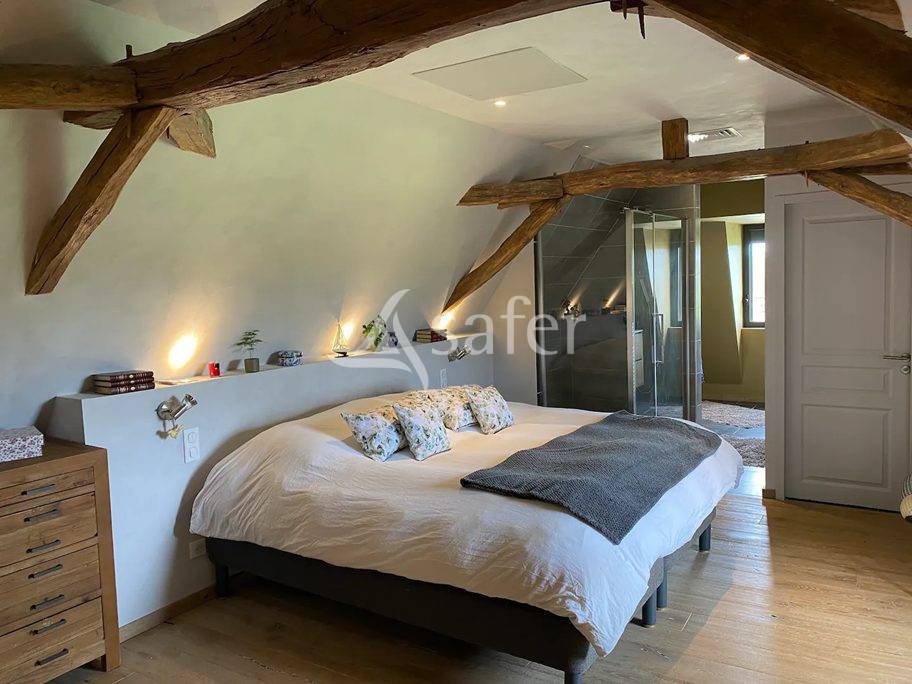 Tr&egrave;s belle propri&eacute;t&eacute; avec g&icirc;te, sur 54ha diversifi&eacute;s, avec