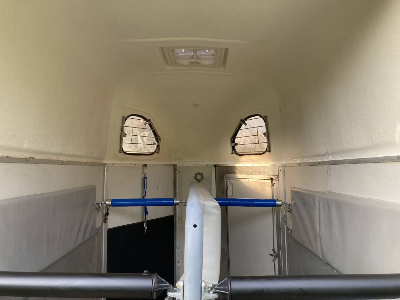 Van cheval libert&eacute; sans permis plancher aluminium