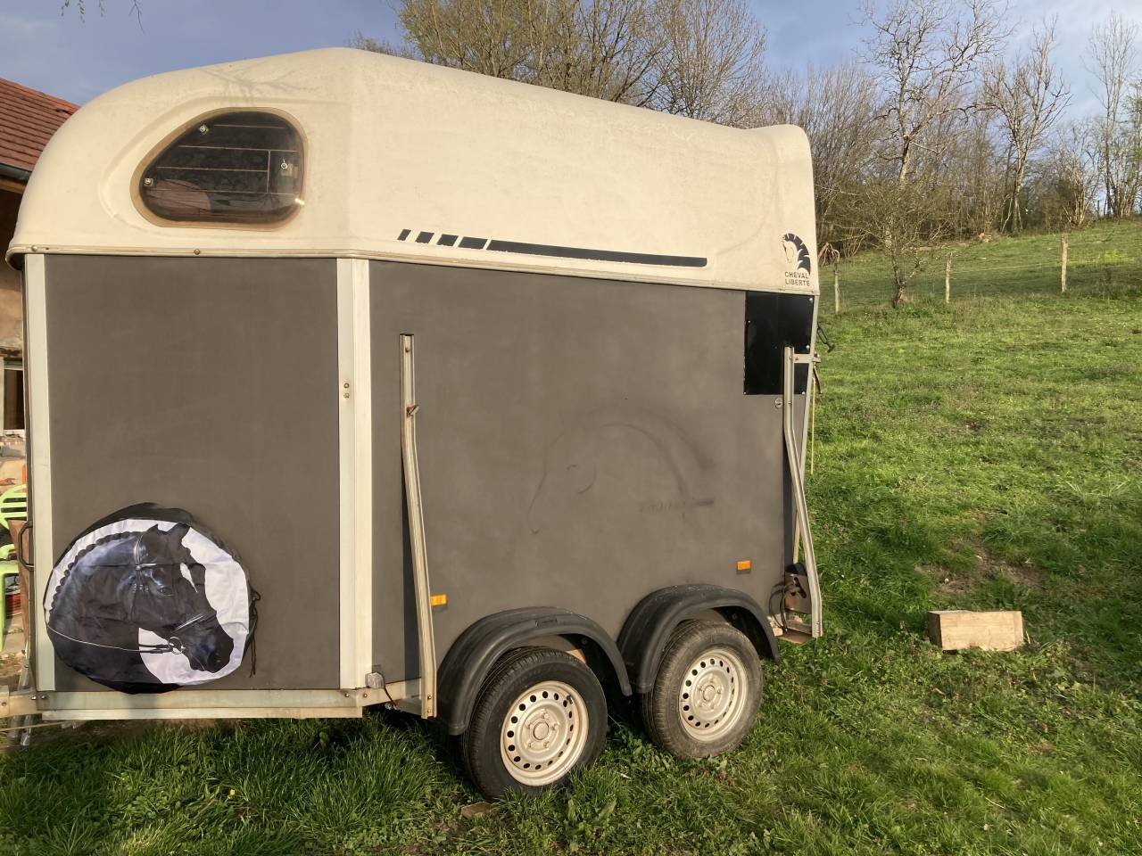 Van cheval libert&eacute; sans permis plancher aluminium