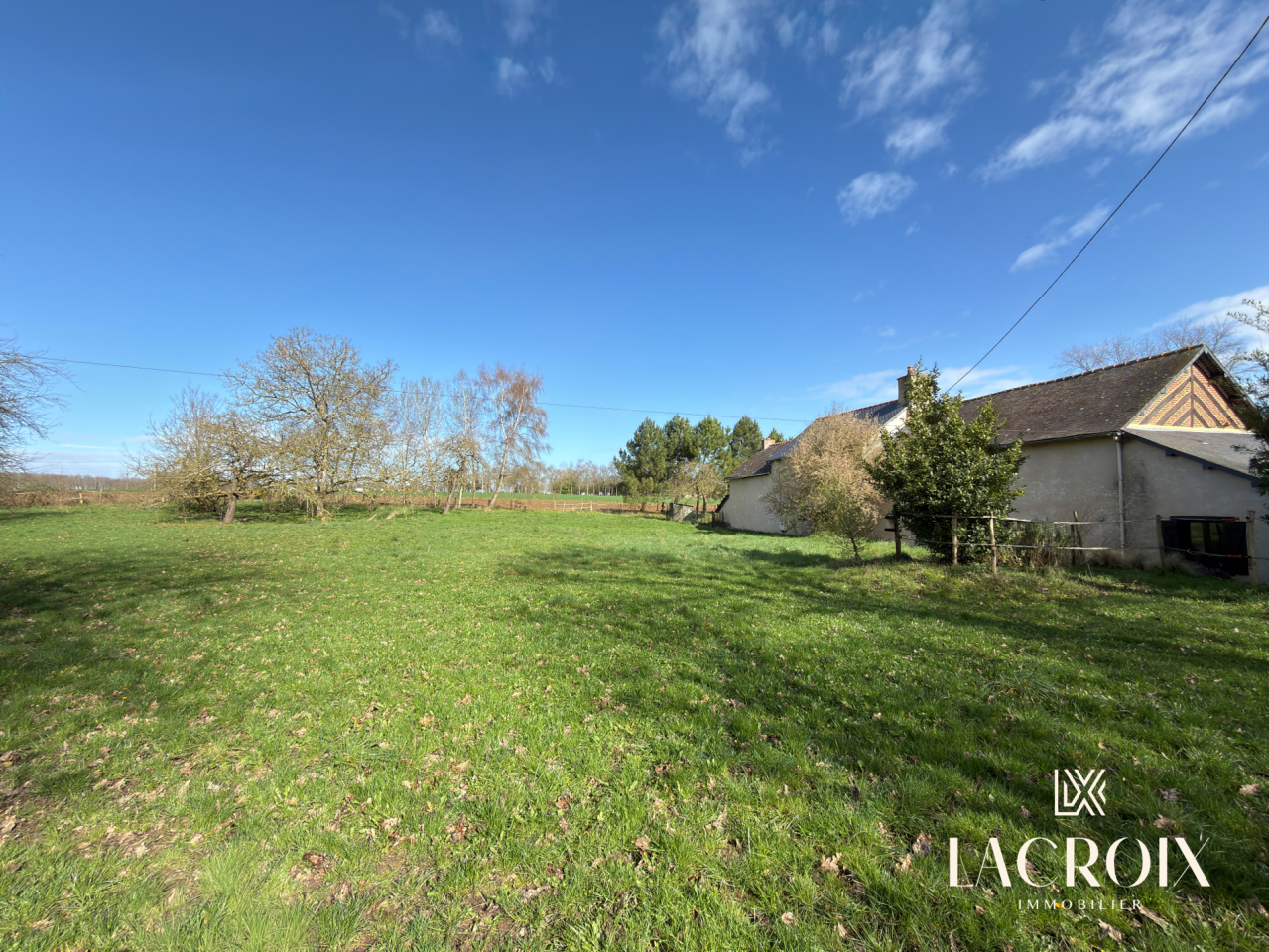 A VENDRE - Propri&eacute;t&eacute; &eacute;questre avec 1 hectare - ROMILL&Eacute;