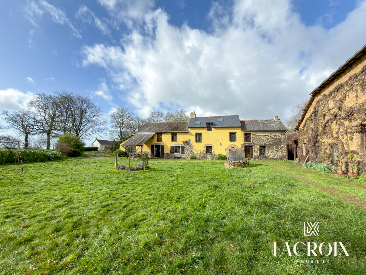 A VENDRE - Propri&eacute;t&eacute; &eacute;questre avec 1 hectare - ROMILL&Eacute;