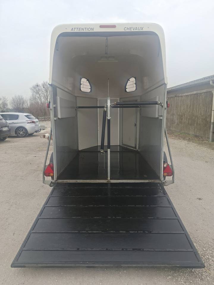 Van chevaux 2 places