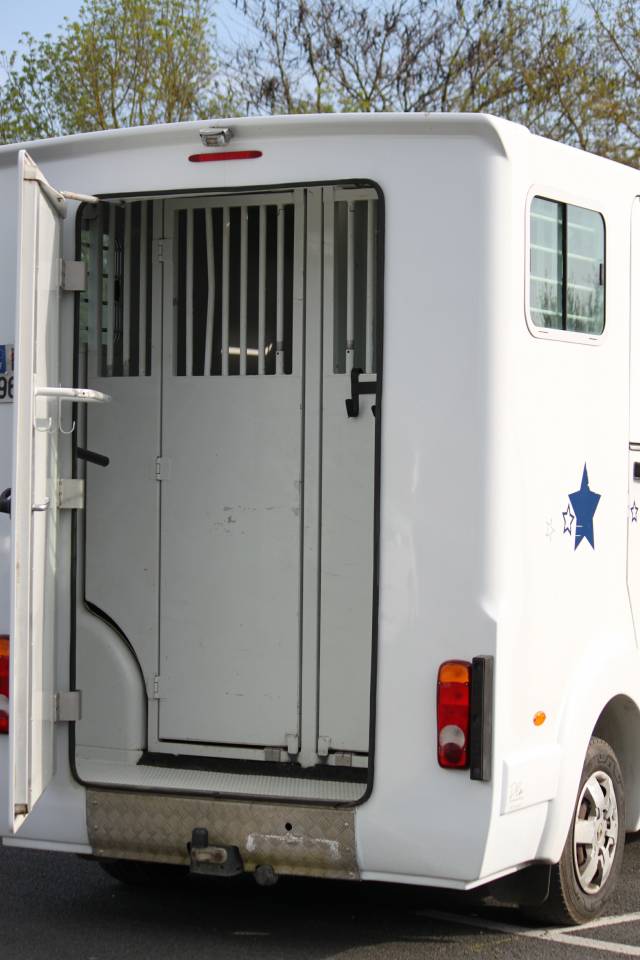 Camion 2 chevaux Barbot 5 places boite auto