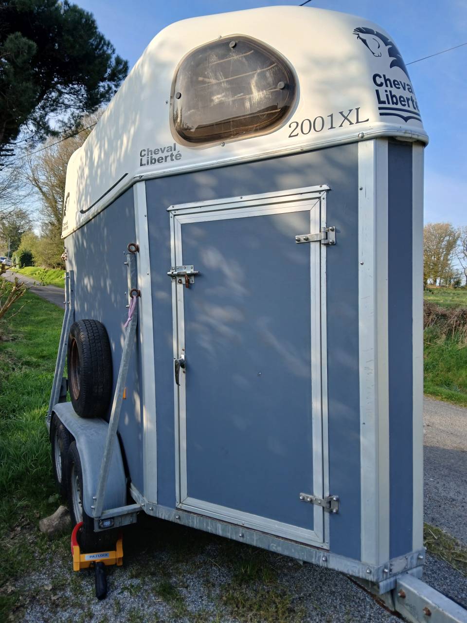 Vente van cheval libert&eacute; 