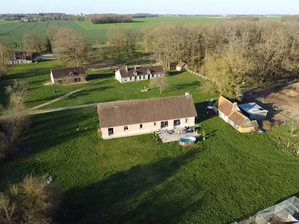 6 hectares, boxes et maison VERNEUIL SUR AVRE 