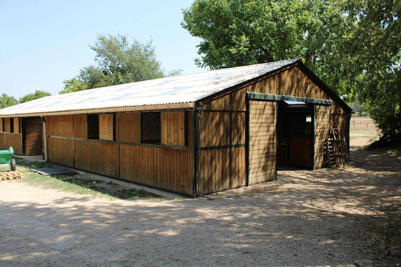 Ecurie de propri&eacute;taires &agrave; Lambesc 