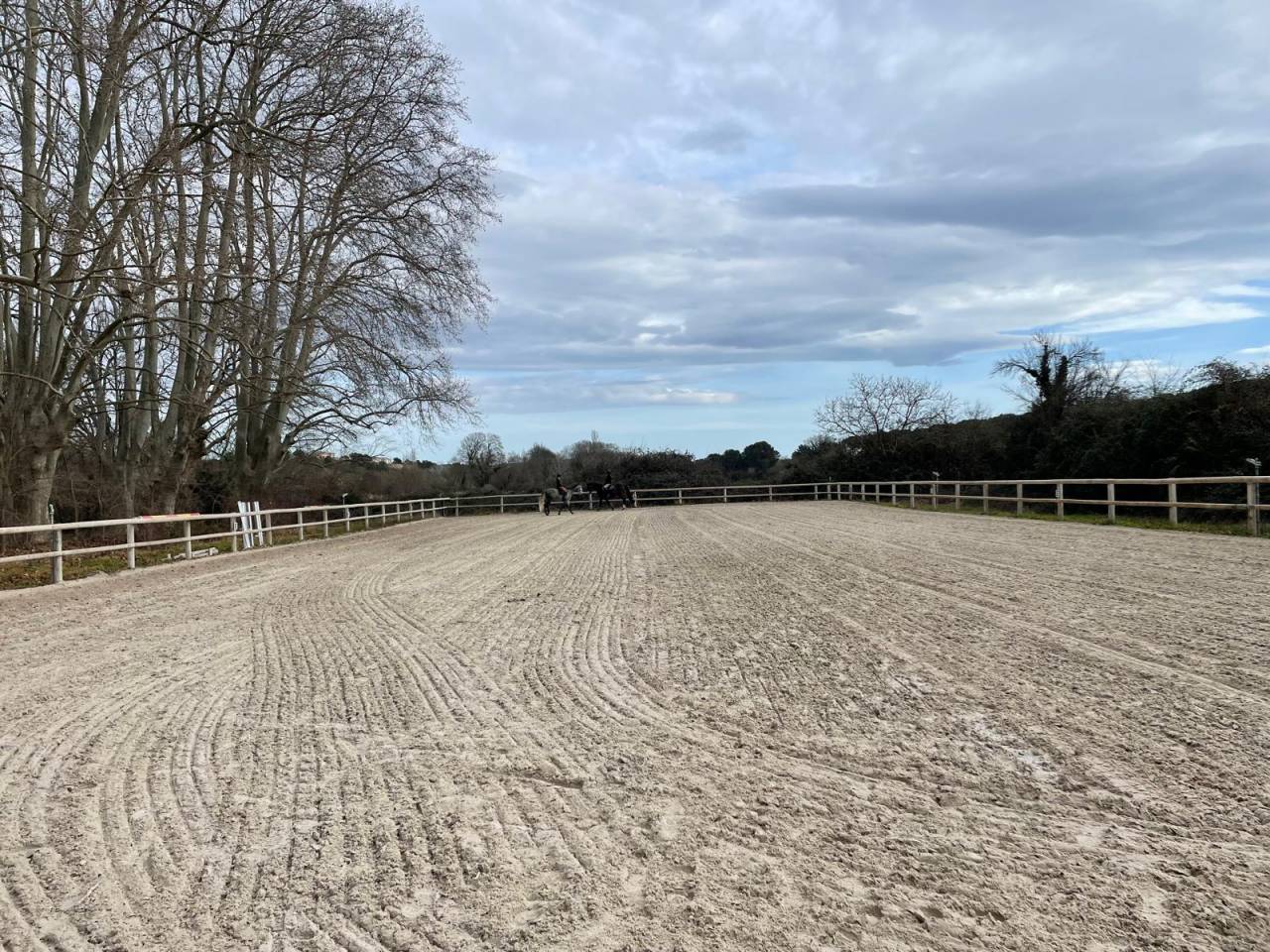 Ecurie de propri&eacute;taires &agrave; Lambesc 