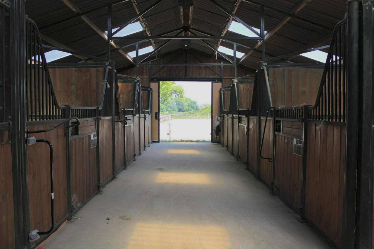 Ecurie de propri&eacute;taires &agrave; Lambesc 