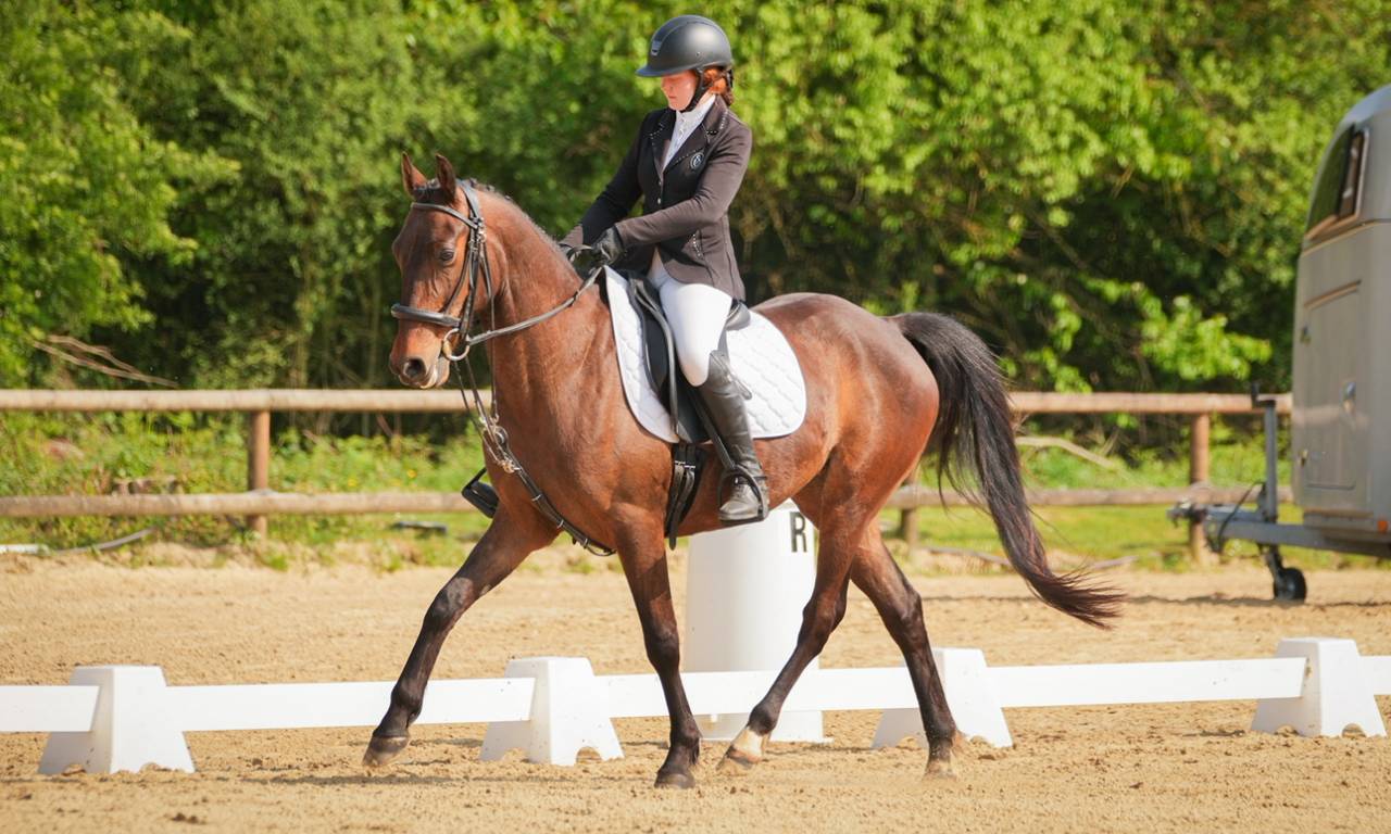 Monitrice d&rsquo;&eacute;quitation ind&eacute;pendante 