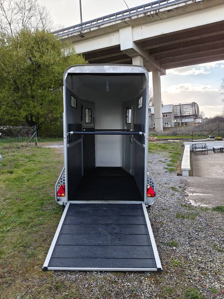 Van Touring One 2025 1 place 1/2 Pont avant Permis B