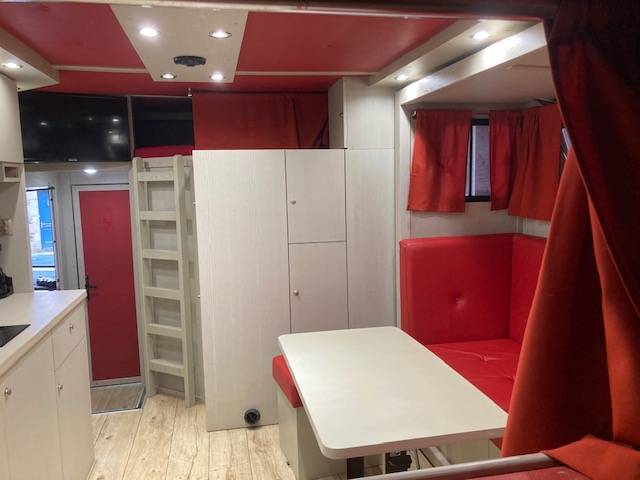  RENAULT 44HH1 BTE  5 CHEVAUX  AVEC APPARTEMENT PUP OUT