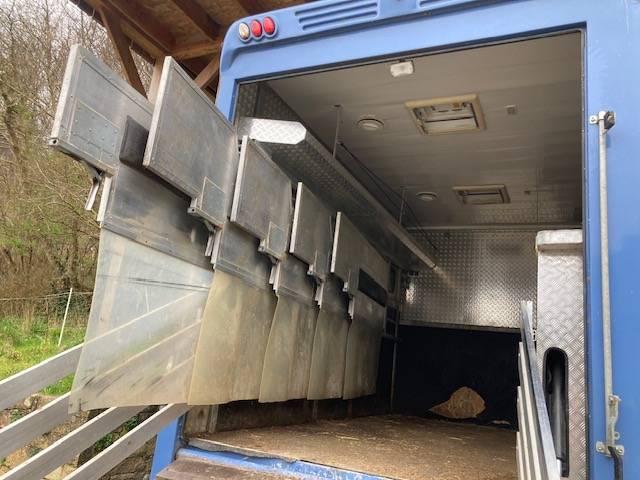  RENAULT 44HH1 BTE  5 CHEVAUX  AVEC APPARTEMENT PUP OUT