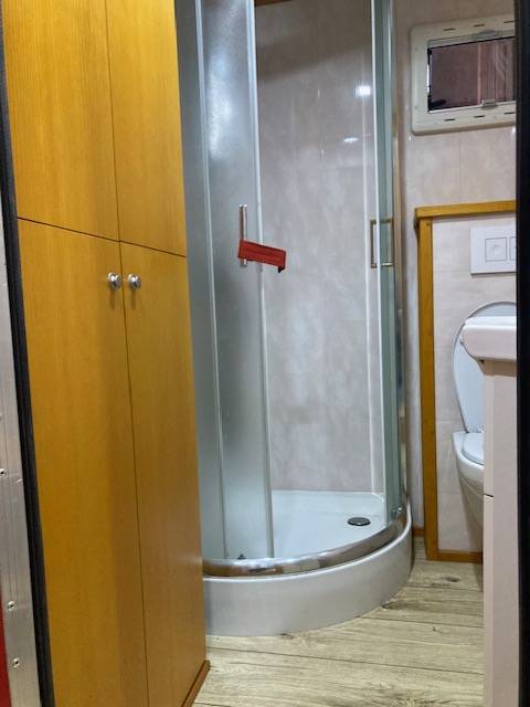  RENAULT 44HH1 BTE  5 CHEVAUX  AVEC APPARTEMENT PUP OUT