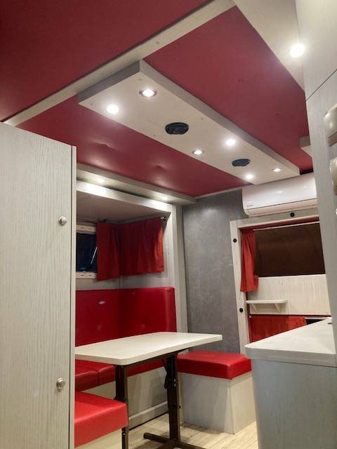  RENAULT 44HH1 BTE  5 CHEVAUX  AVEC APPARTEMENT PUP OUT