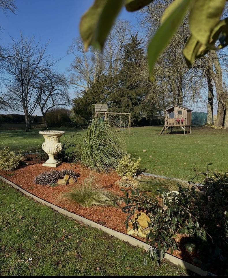 Belle propri&eacute;t&eacute; &eacute;questre + G&icirc;tes