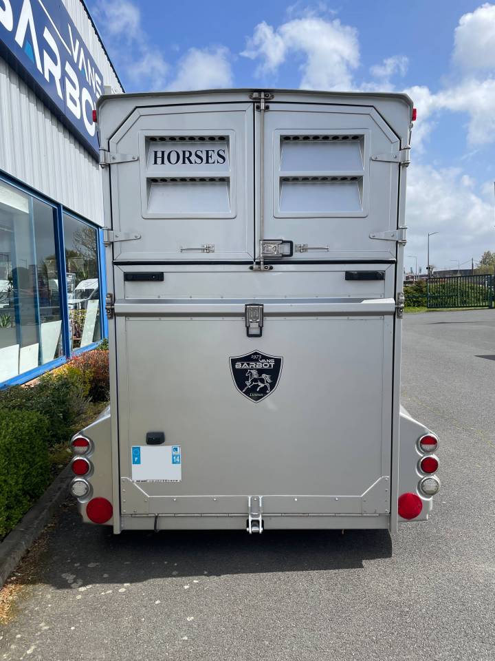 van 2 places STALLES BARBOT