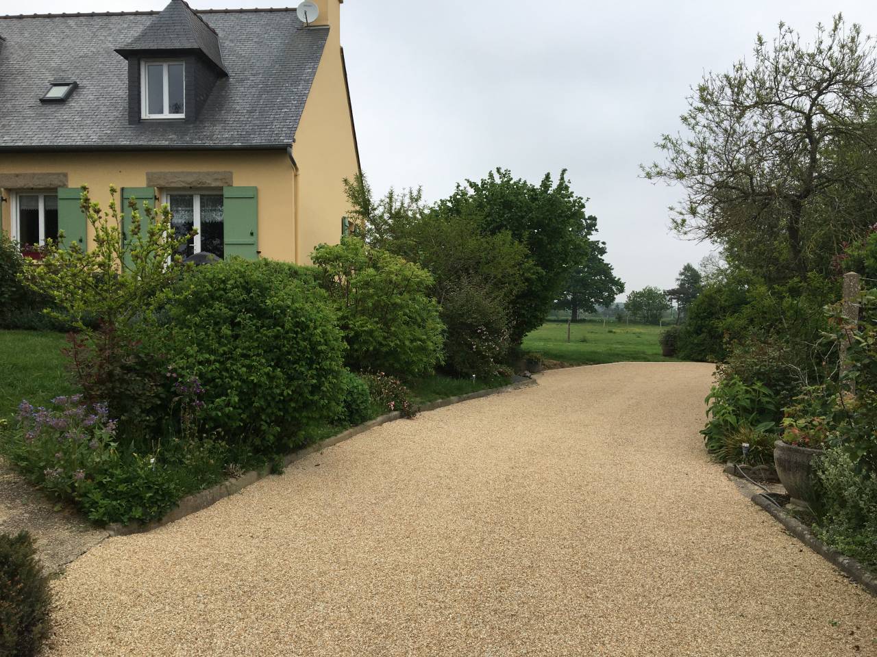 MAISON + HANGAR + ECURIE 3 BOX + PRAIRIE (sur 1,8 ha)