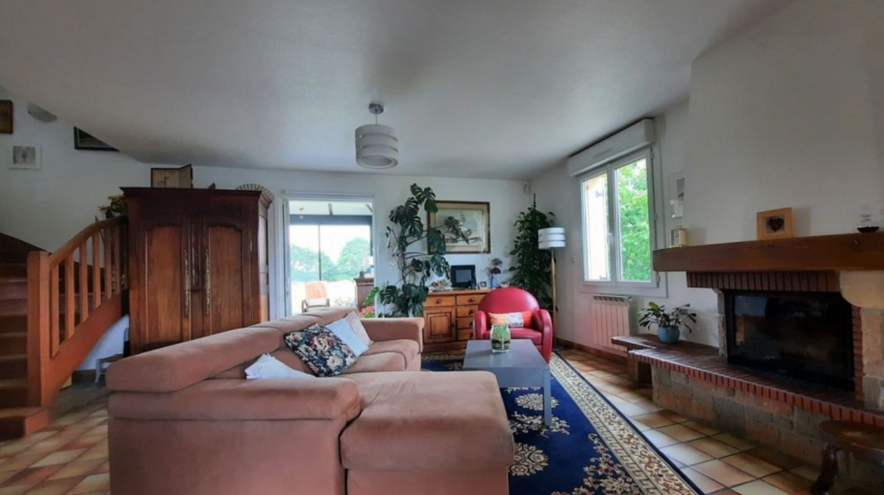 MAISON + HANGAR + ECURIE 3 BOX + PRAIRIE (sur 1,8 ha)