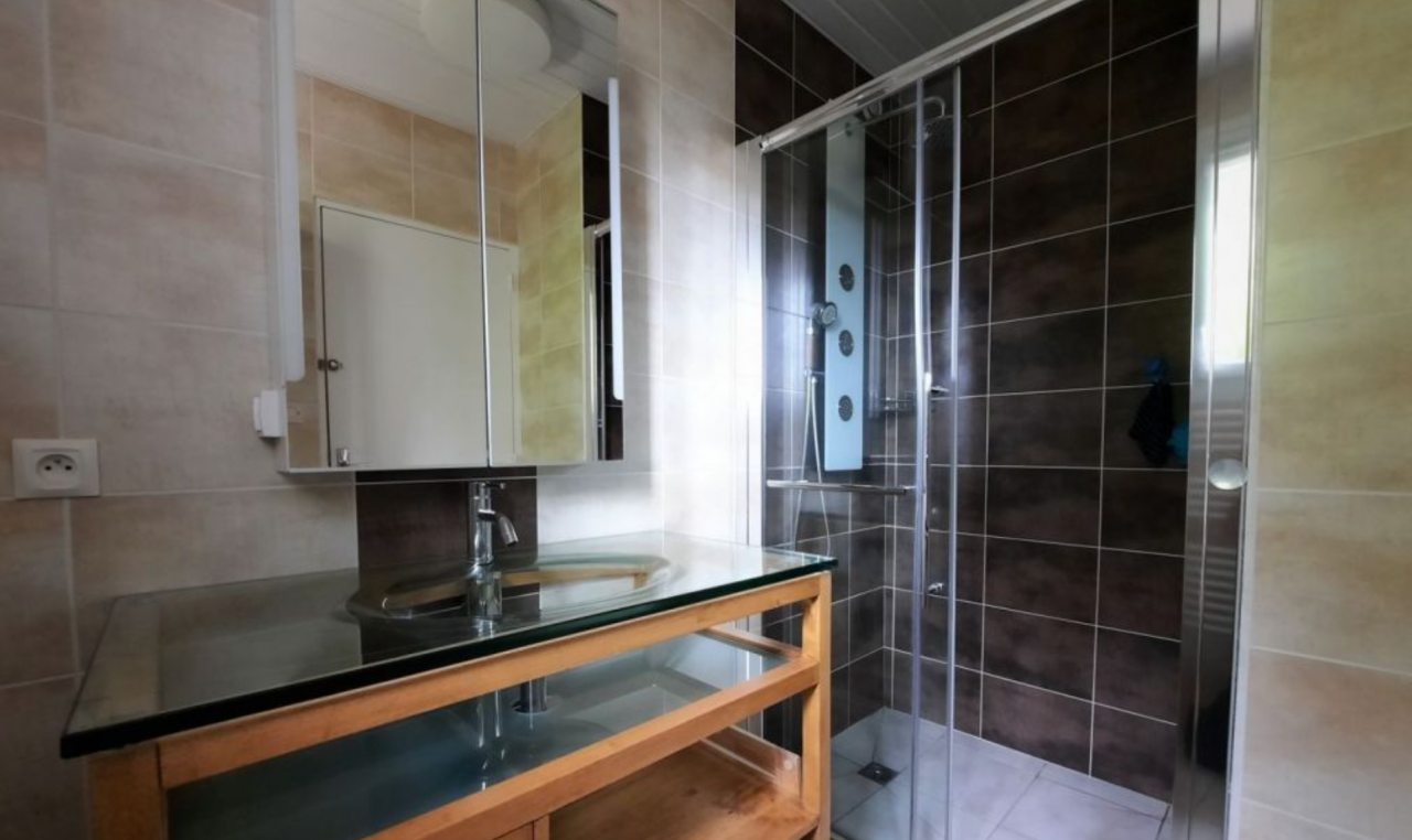 MAISON + HANGAR + ECURIE 3 BOX + PRAIRIE (sur 1,8 ha)