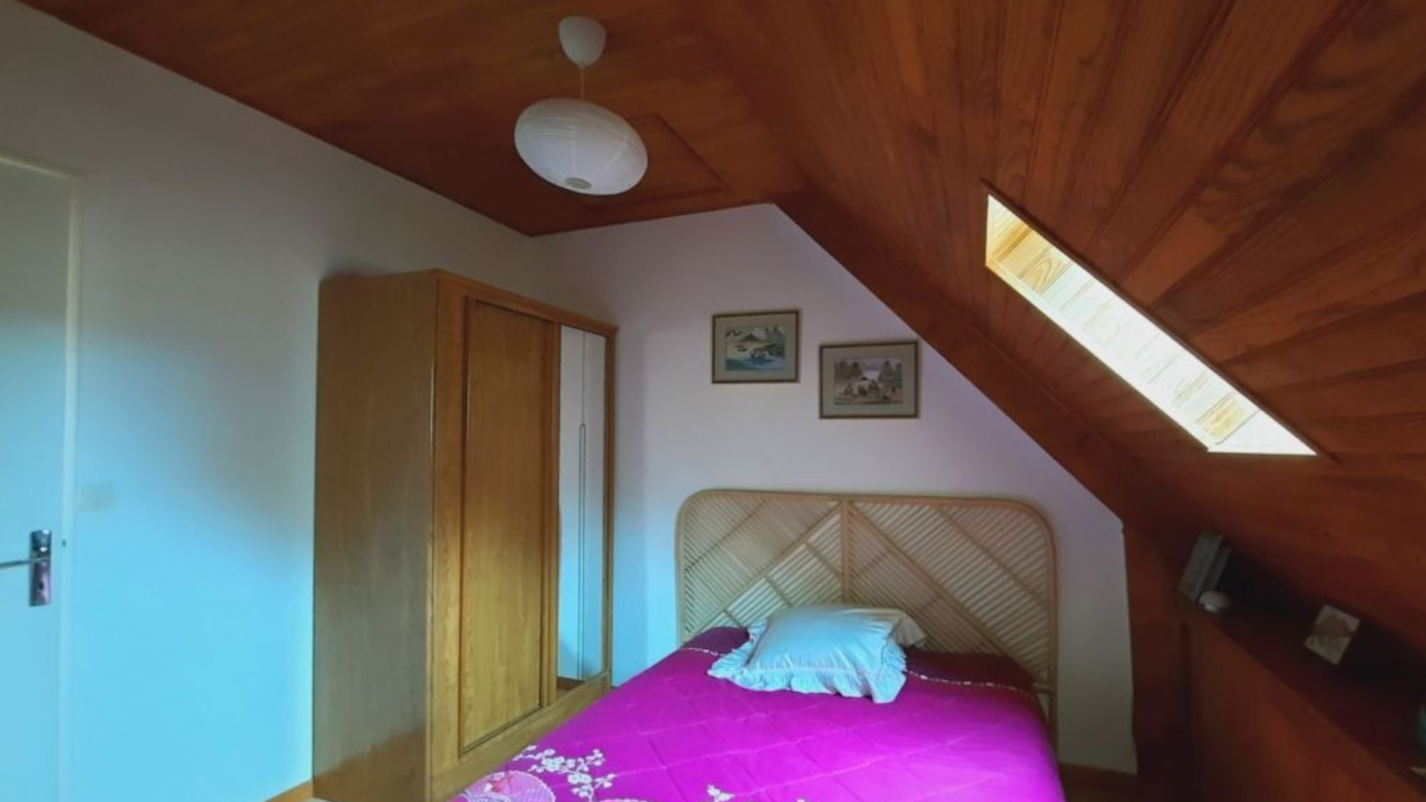 MAISON + HANGAR + ECURIE 3 BOX + PRAIRIE (sur 1,8 ha)