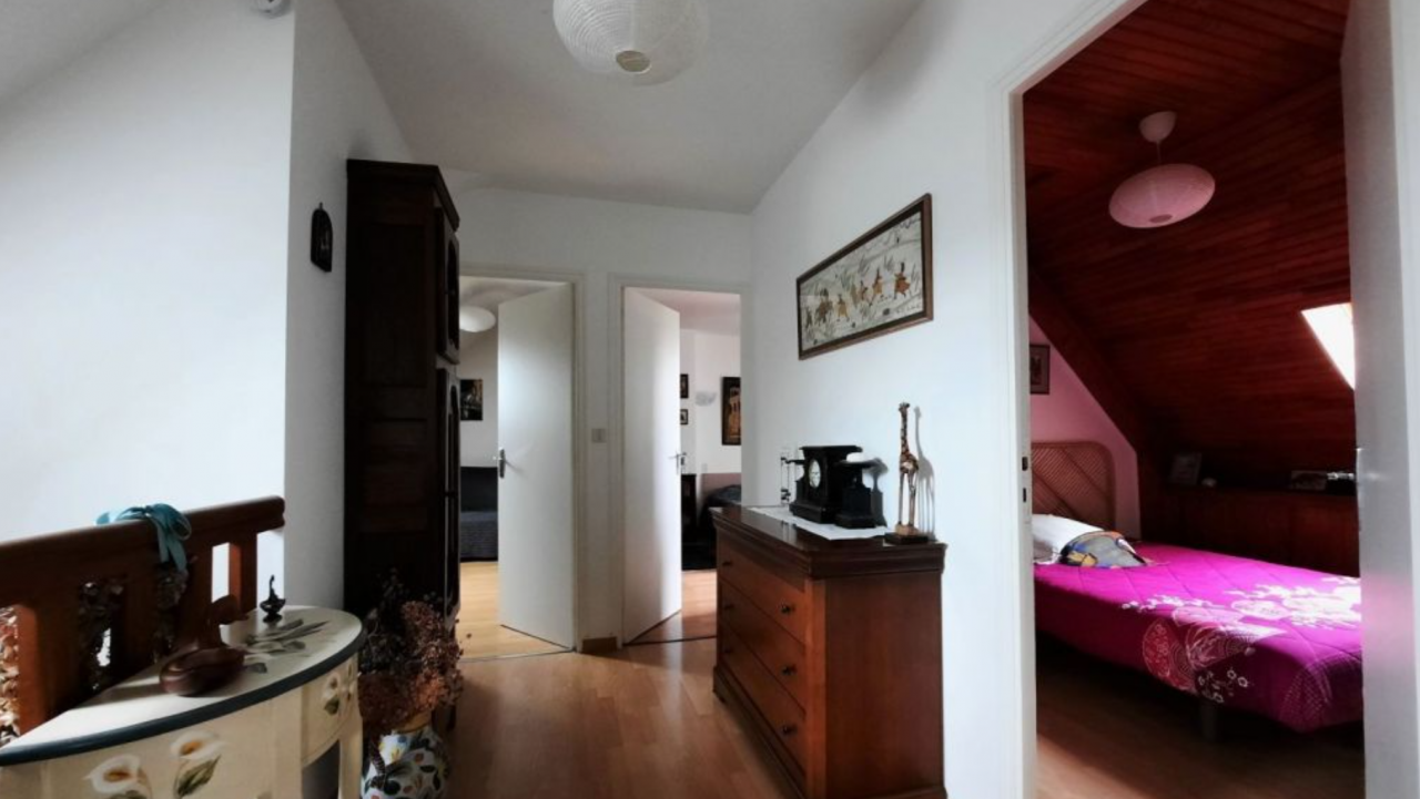 MAISON + HANGAR + ECURIE 3 BOX + PRAIRIE (sur 1,8 ha)