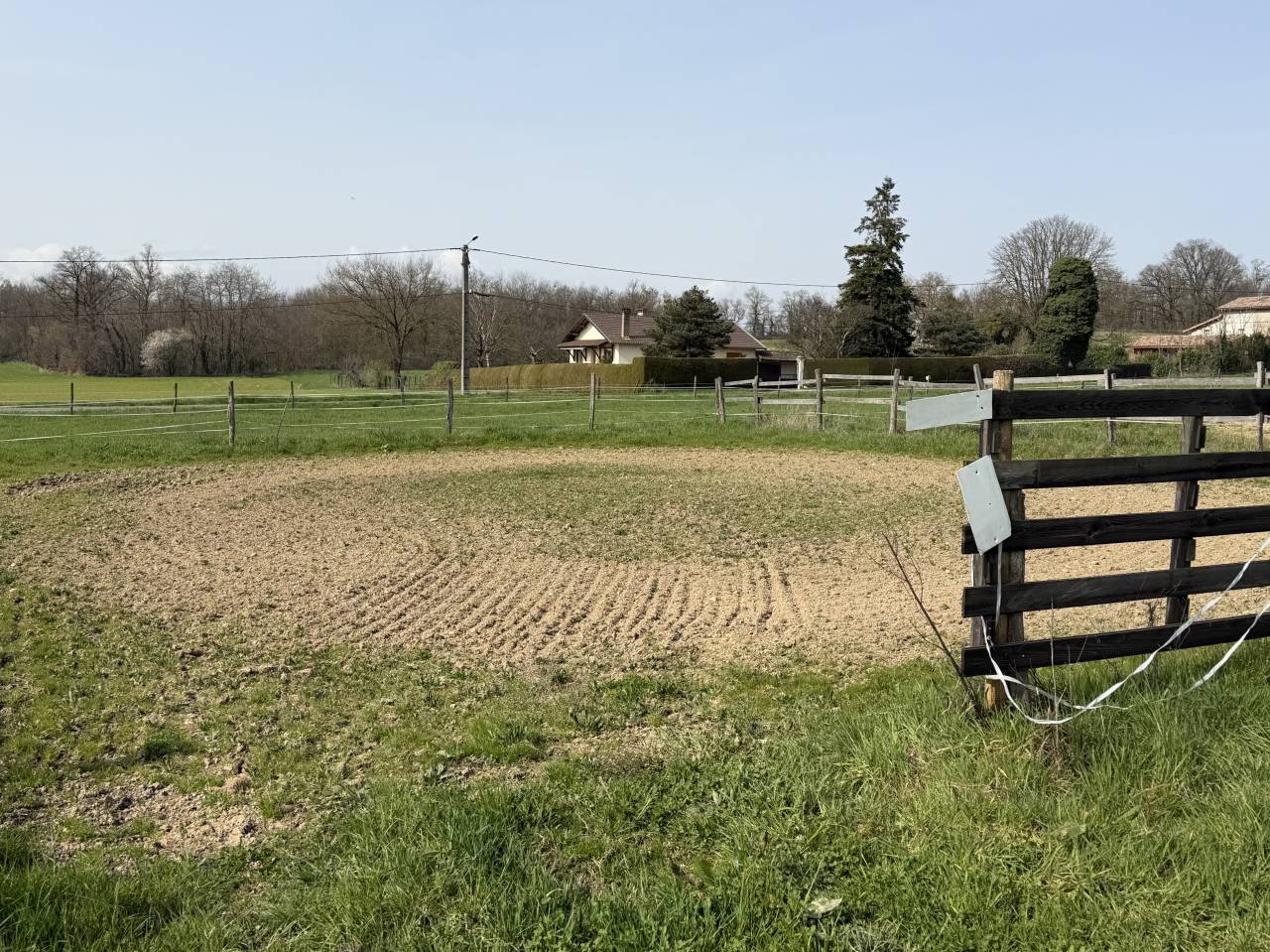 Pension pr&egrave;s box - 01480 Jassans Riottier