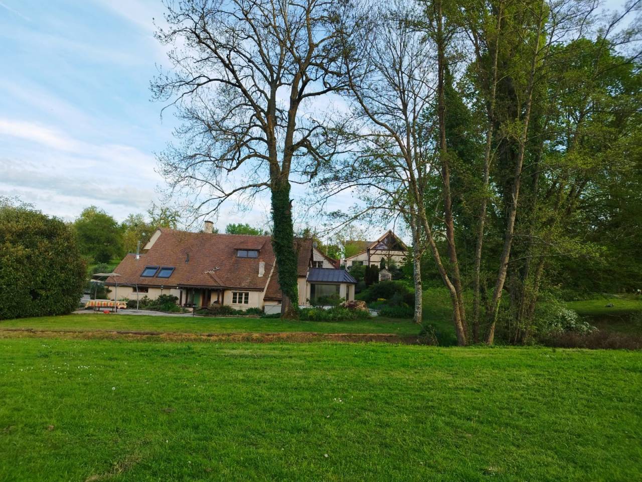 Propri&eacute;t&eacute; 6 hectares -       Sury pr&egrave;s L&eacute;r&eacute; , Centre
