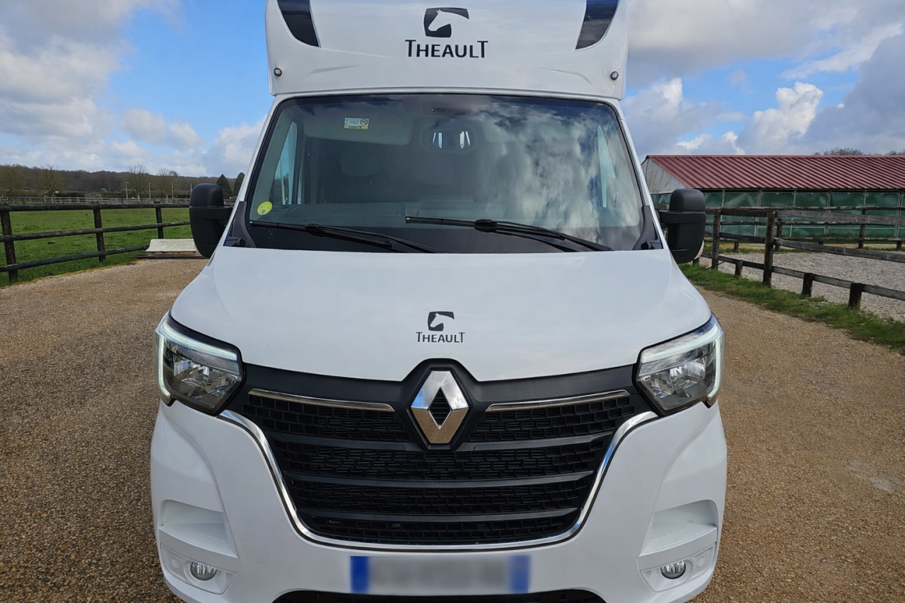 CAMION CHEVAUX STALL Renault Master THEAULT &ndash; EXCELLENT