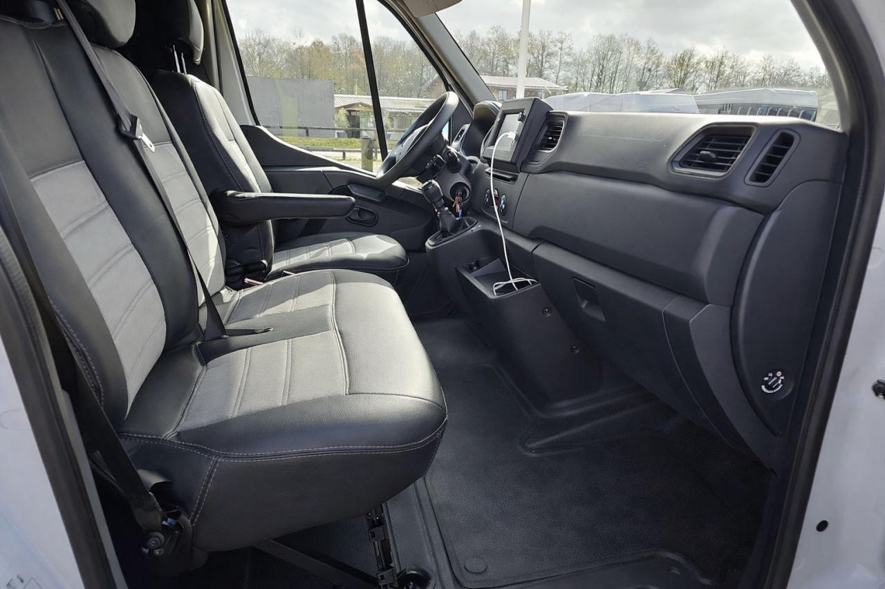 CAMION CHEVAUX STALL Renault Master THEAULT &ndash; EXCELLENT