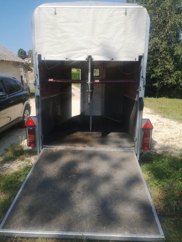 Location van 2 places