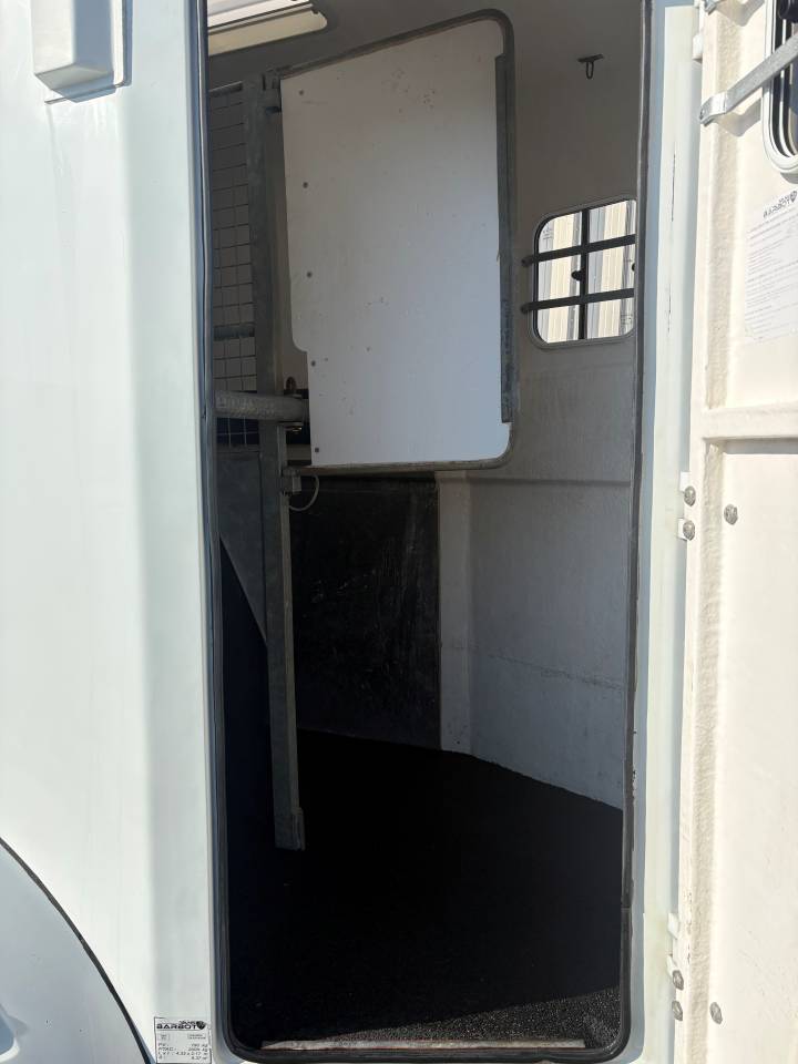 van 2 places  BARBOT