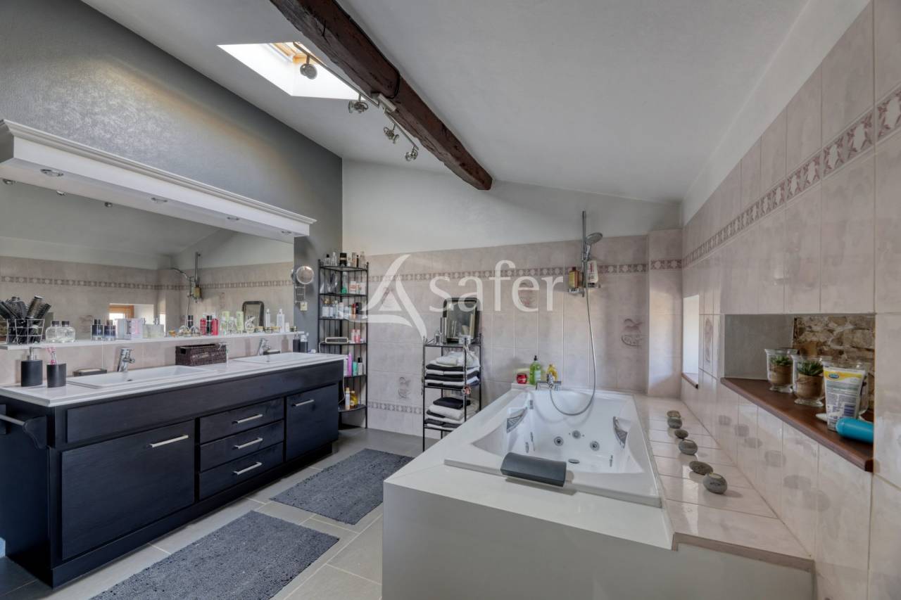 Une Ferme du XVIIe Si&egrave;cle, Alliant Histoire et Modernit&eacute;