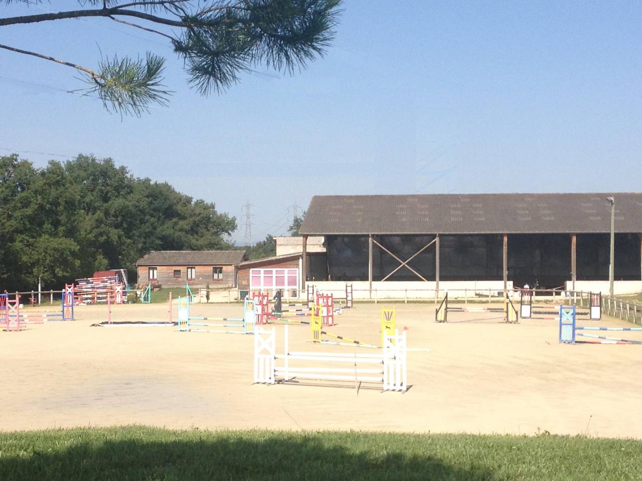 LOCATION ECURIE POUR PROFESSIONNEL