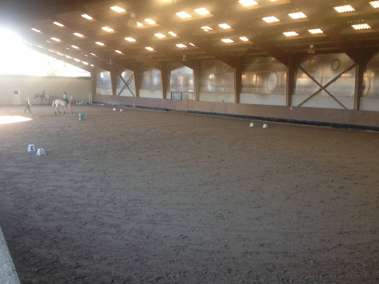 LOCATION ECURIE POUR PROFESSIONNEL