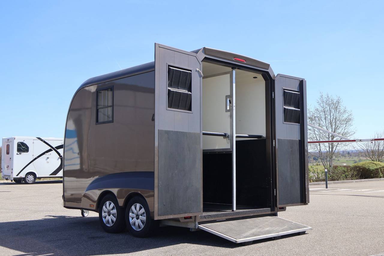 VAN STX EXCLUSIVE TRAILER STALLE 2 CHEVAUX 