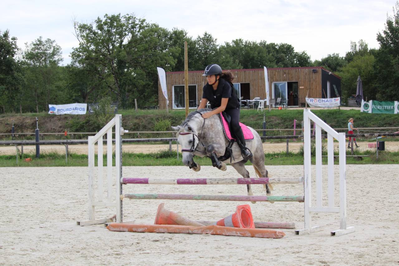 Inaya ponette ONC de 8ans