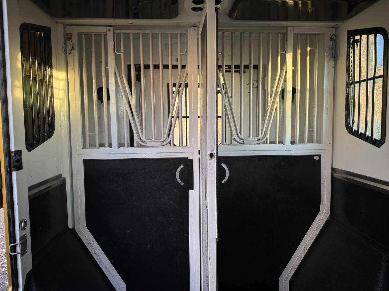 Camion Theault switch stalles 5 places 